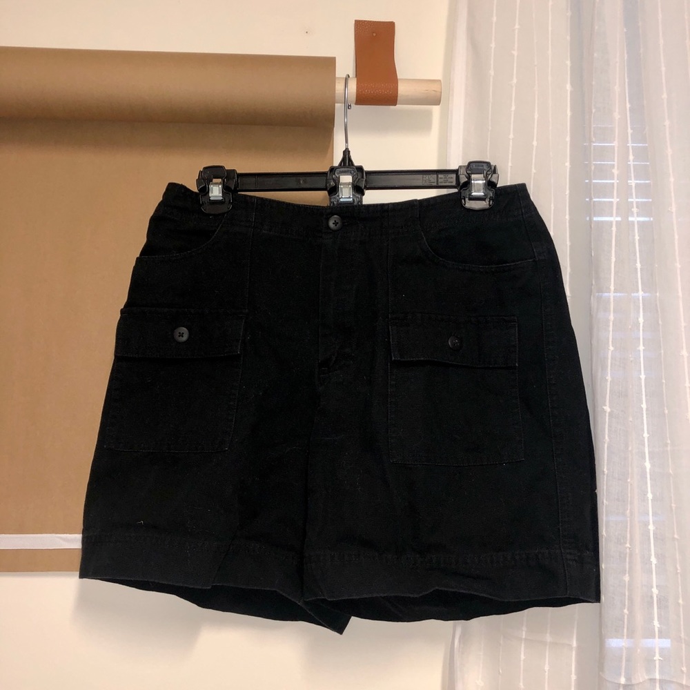 Black high waisted shorts w/ pockets